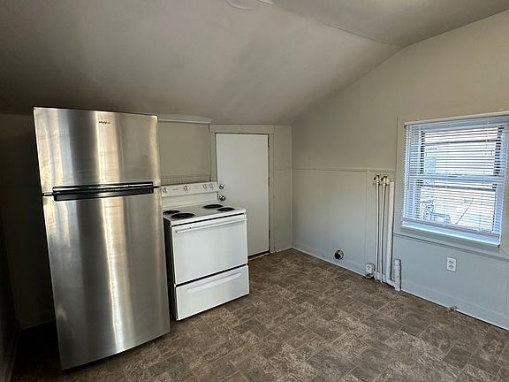 3rd image of 914-918 Roberts St