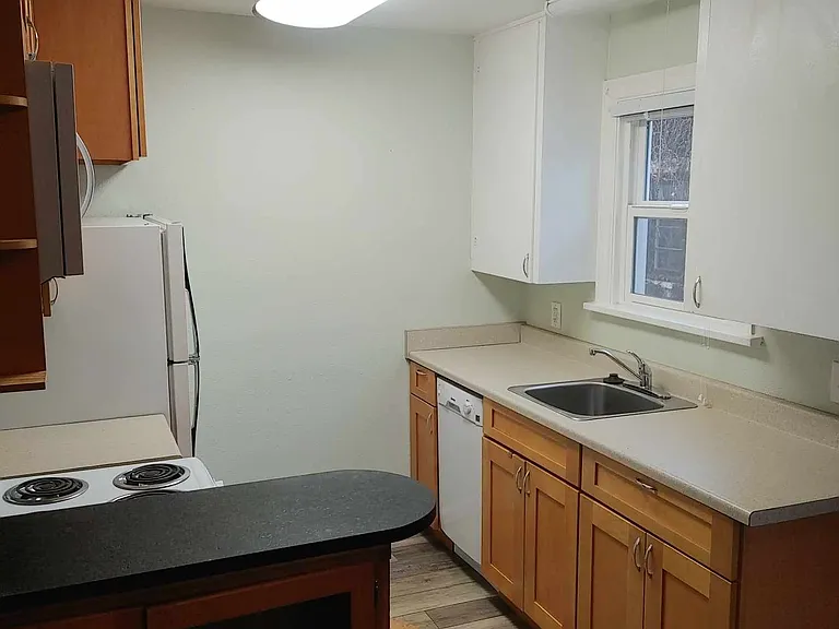 18 Hawthorne St #5 — Photo 8