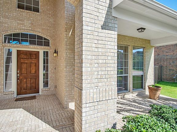 4th image of 2930 Lake Villa Dr