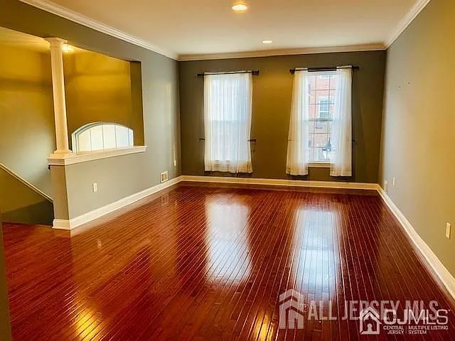 13 Roosevelt Ave — Photo 4