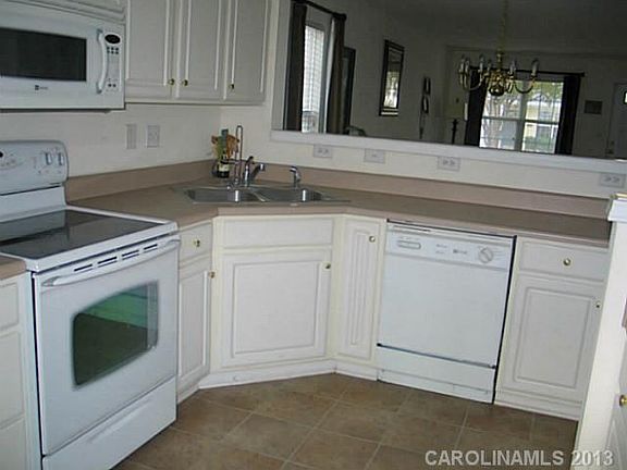 4th image of 790 Rock Lake Glen St