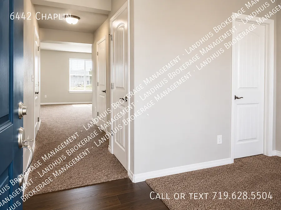 Spacious 5-Bedroom Home with Finished Walk-Out Basement — Photo 3