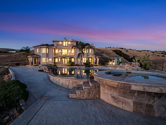 2nd image of 4020 Higuera Highland Ln