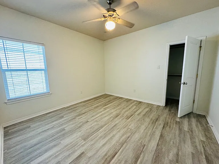 2705 Sandage Ave — Photo 5