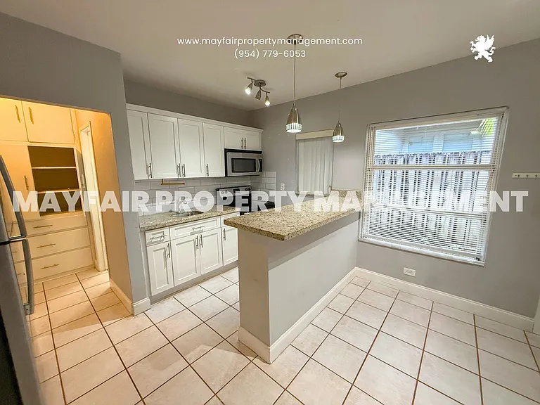 1621 NE 5th Ct #B — Photo 3