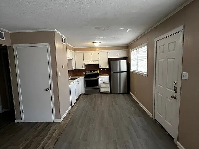 302 E Houston St — Photo 5