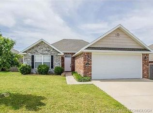 3523 NE Trolley Ln, Bartlesville, OK 74006