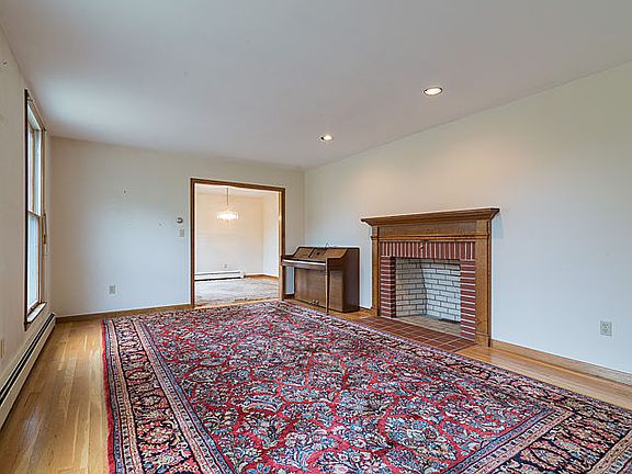 4th image of 15 Bridie Ln