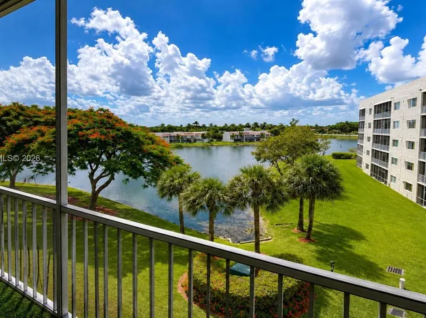 10750 NW 66th St APT 413, Doral, FL 33178