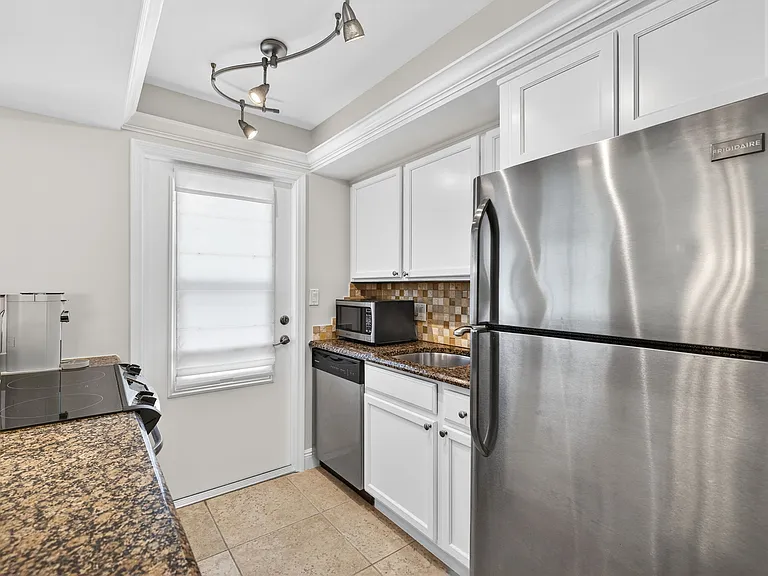 1550 Gulf Shore Blvd N #E6 — Photo 7