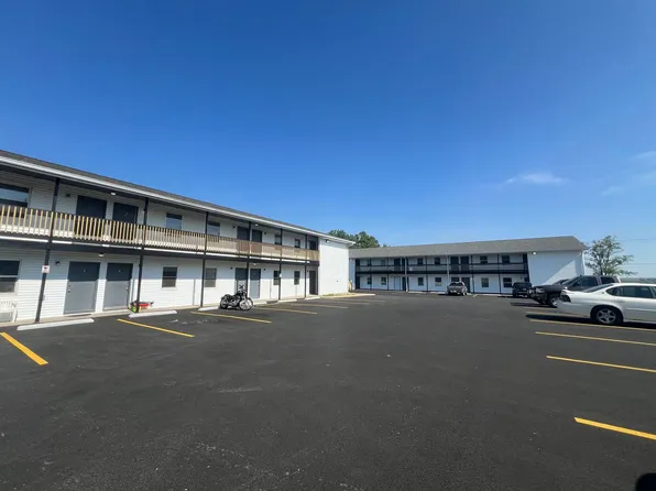 335 E North St #260, Warrensburg, IL 62573