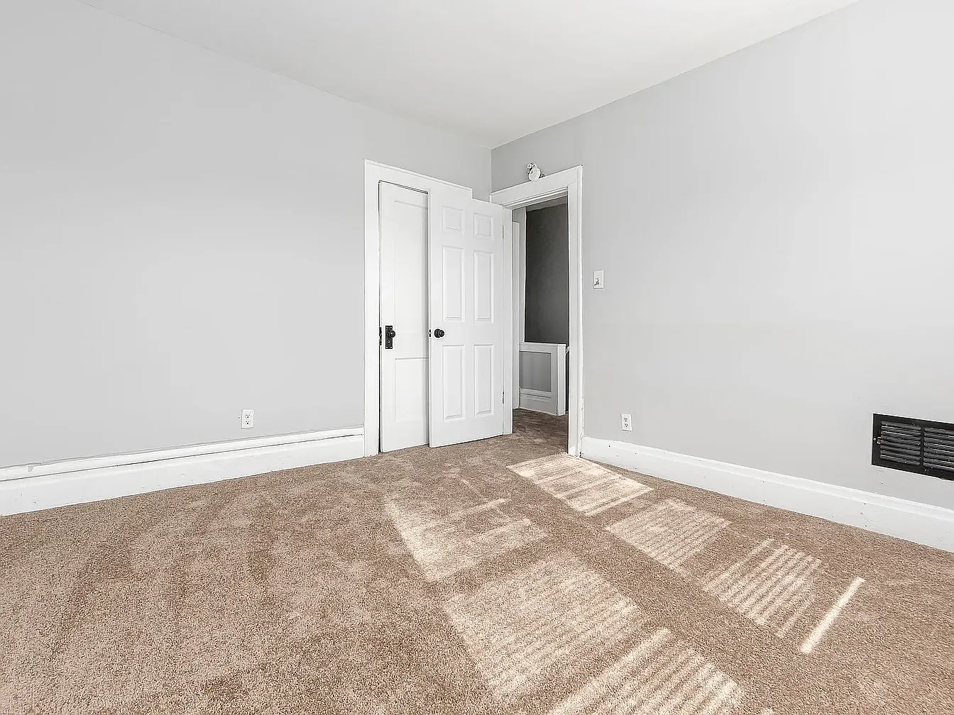 2 bed, 1070 sqft, $1,300 — Photo 2