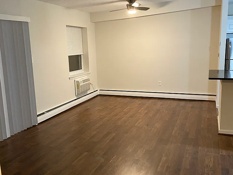 Pembroke Apartments — Photo 46