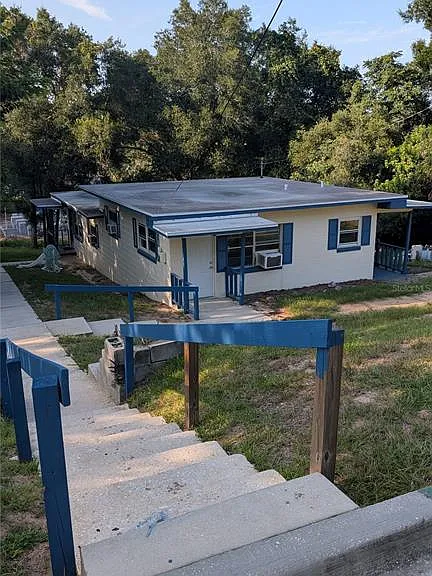 738 E Minneola Ave — Photo 3