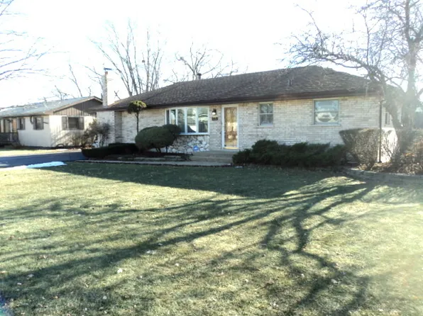 7711 W 82nd St, Bridgeview, IL 60455