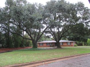 22 Sunset Rd, Palestine, TX 75801