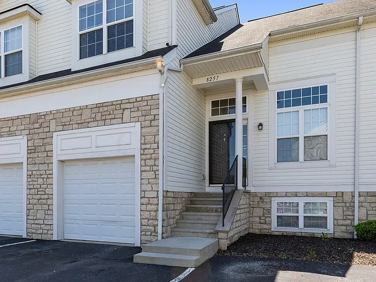 8257 Deering Oaks Dr — Photo 1