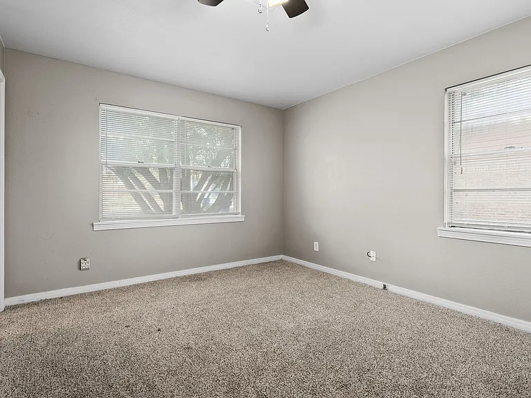 110 North Dr — Photo 9