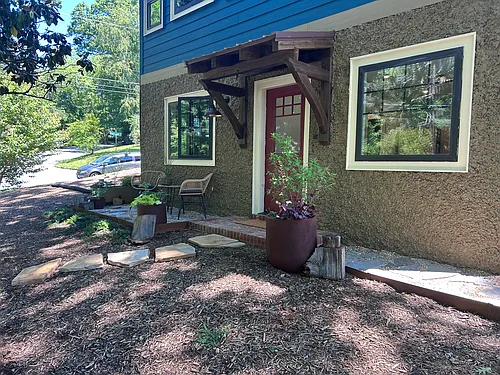 24 1/2 Hawthorne Ln Photo 1