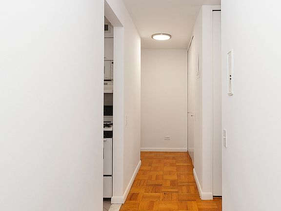 3rd image of 150 E 18th St APT 7A