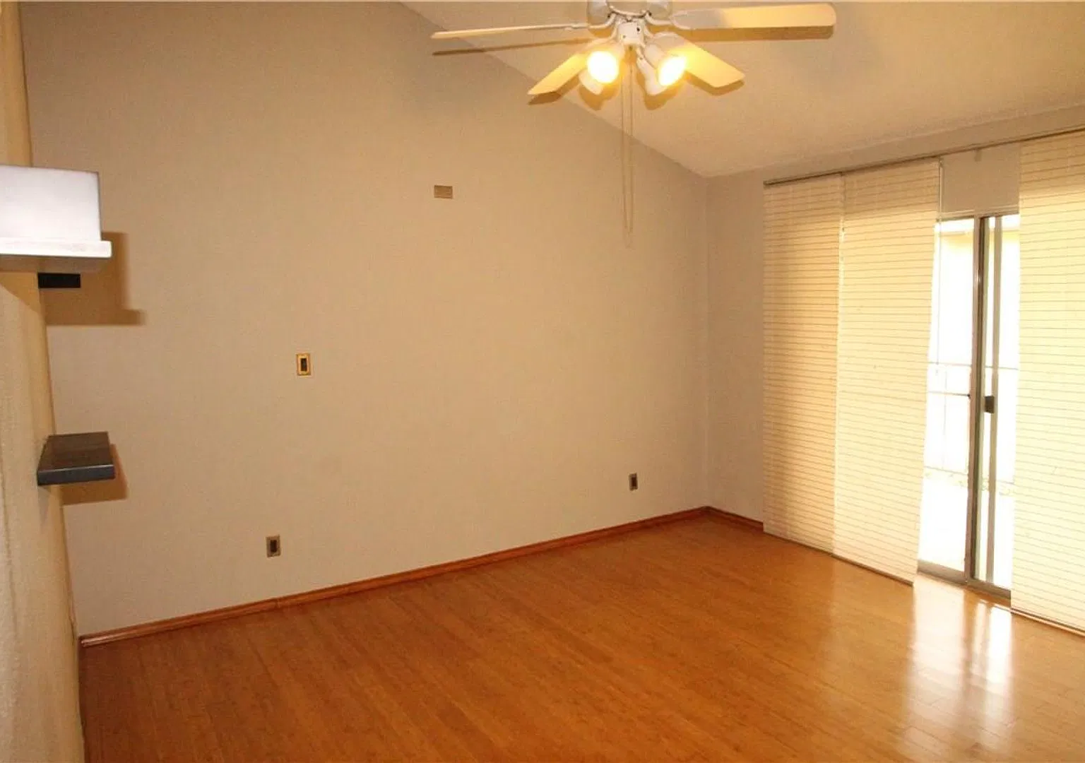 Modern condo Prime location! — Photo 4