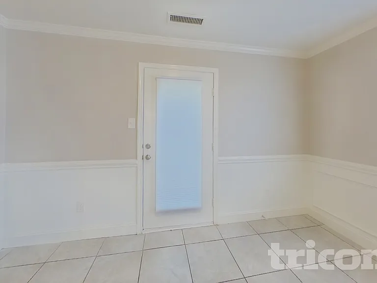 451 Presidents Ct — Photo 4