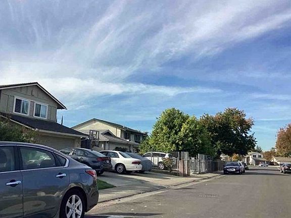 Exterior Neighborhood (street photo)