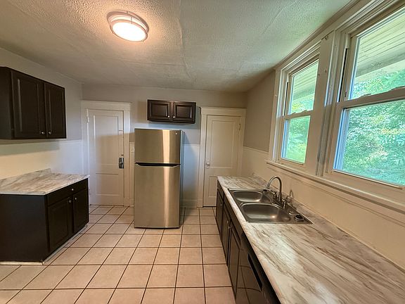 4th image of 732 Highland Ave #2