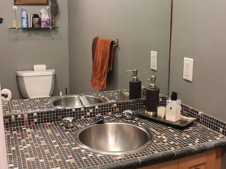Main floor 1/2 Bathroom