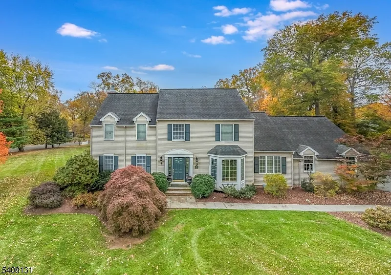 33 Juniper Way photo 1