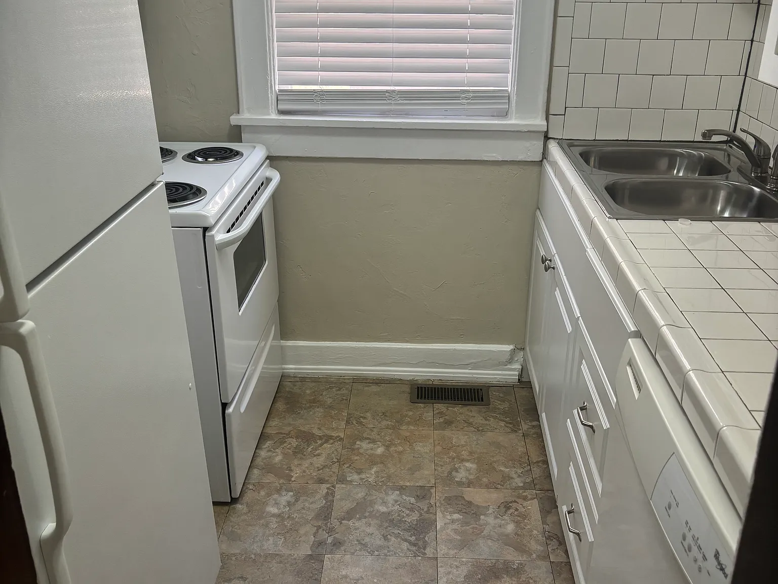 1 bed, 745 sqft, $750 — Photo 4