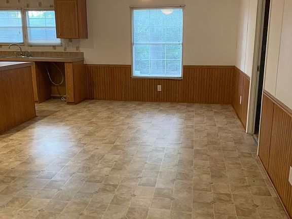4th image of 3853 SE Arnold Dr