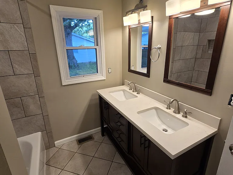 2922 Washington St — Photo 9