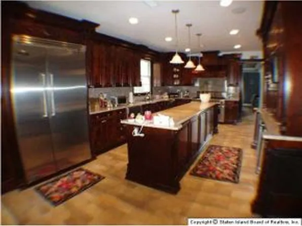 462 Sleight Avenue image 1 of 2