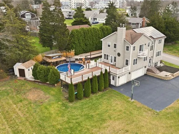 42 Lewis St, Tiverton, RI 02878