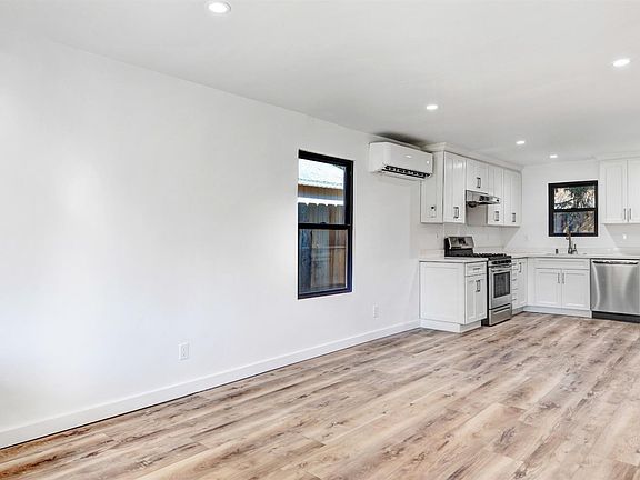 3rd image of 18061 Myrtle Ave