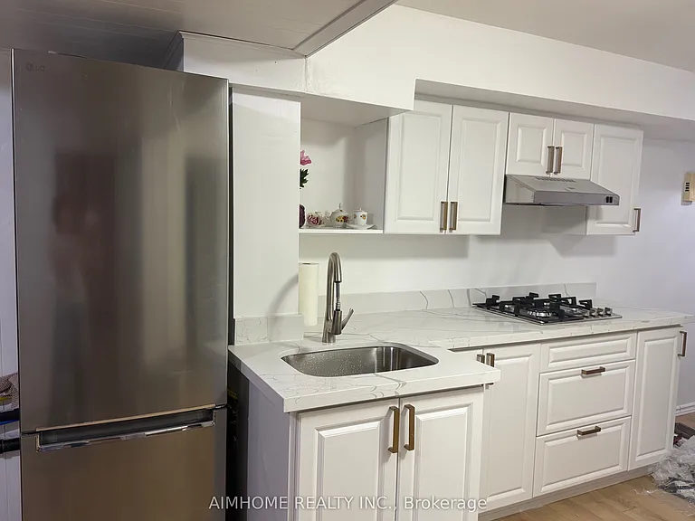 72 La Rose Ave #3 — Photo 5