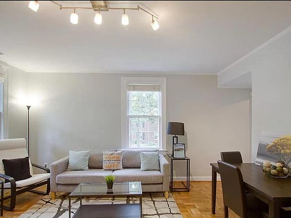 5th image of 1400 S Barton St APT 406