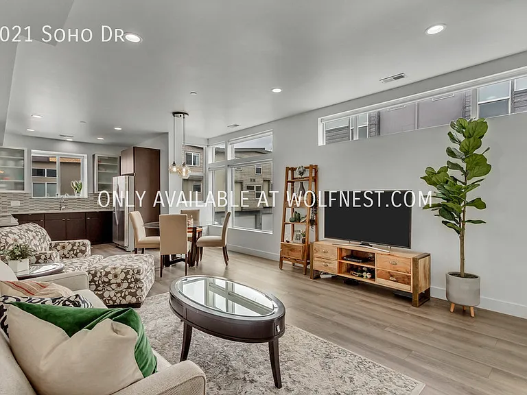 1021 Soho Dr — Photo 18
