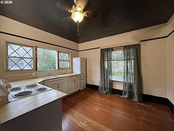 5th image of 805 River Rd