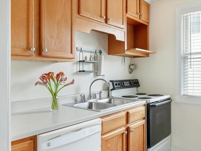 118 Summit St — Photo 9