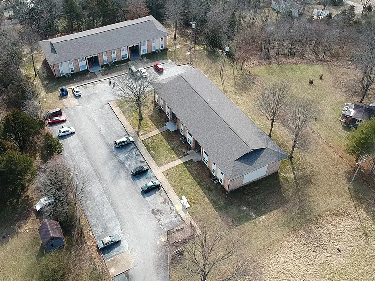 616 Evergreen St — Photo 2