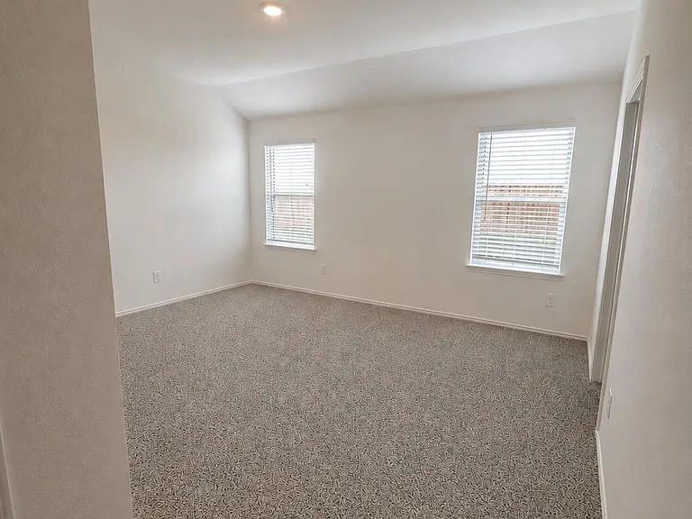 3523 Turnpike Dr — Photo 7