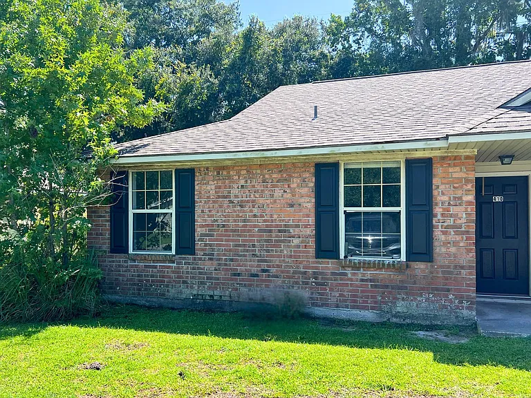410 Admirals Walk Dr — Photo 1