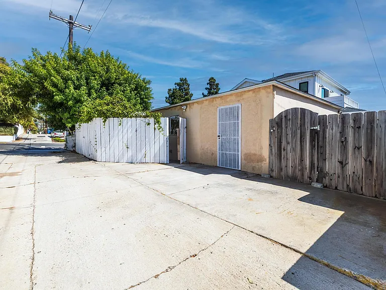 5266 Cass St — Photo 18