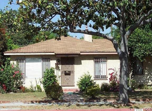 2nd image of 3201 Magnolia Ave