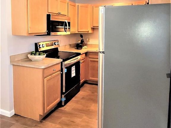 5th image of 2445 Torquay Ave APT 211