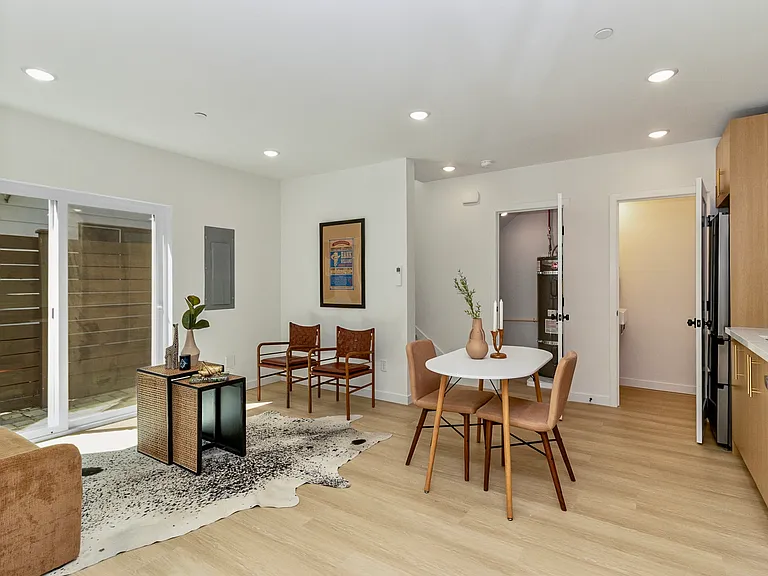 832 S Sullivan St — Photo 4