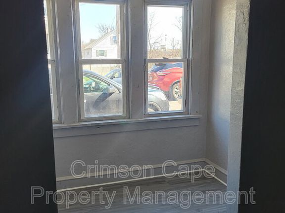 3rd image of 13 E Chestnut St APT 1