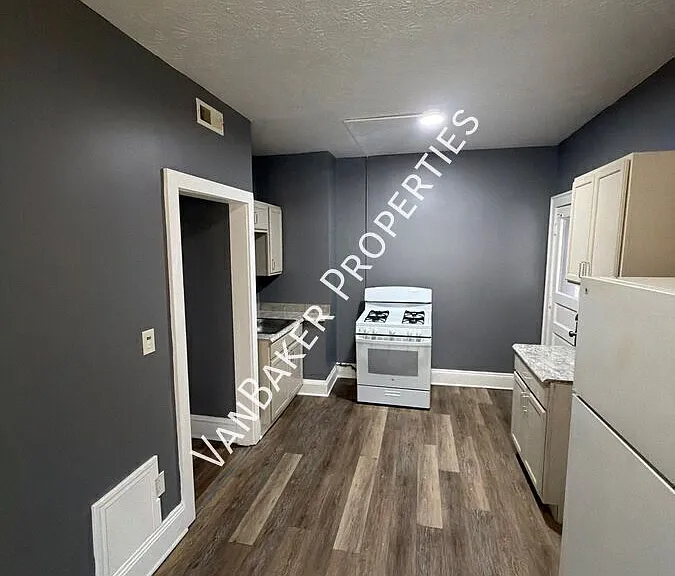 3498 Bosworth Rd #3 — Photo 3